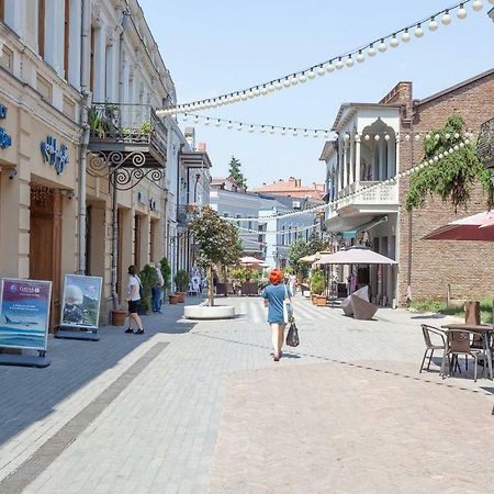 Wehost Apartment On A Colorful Street Tbilisi Esterno foto