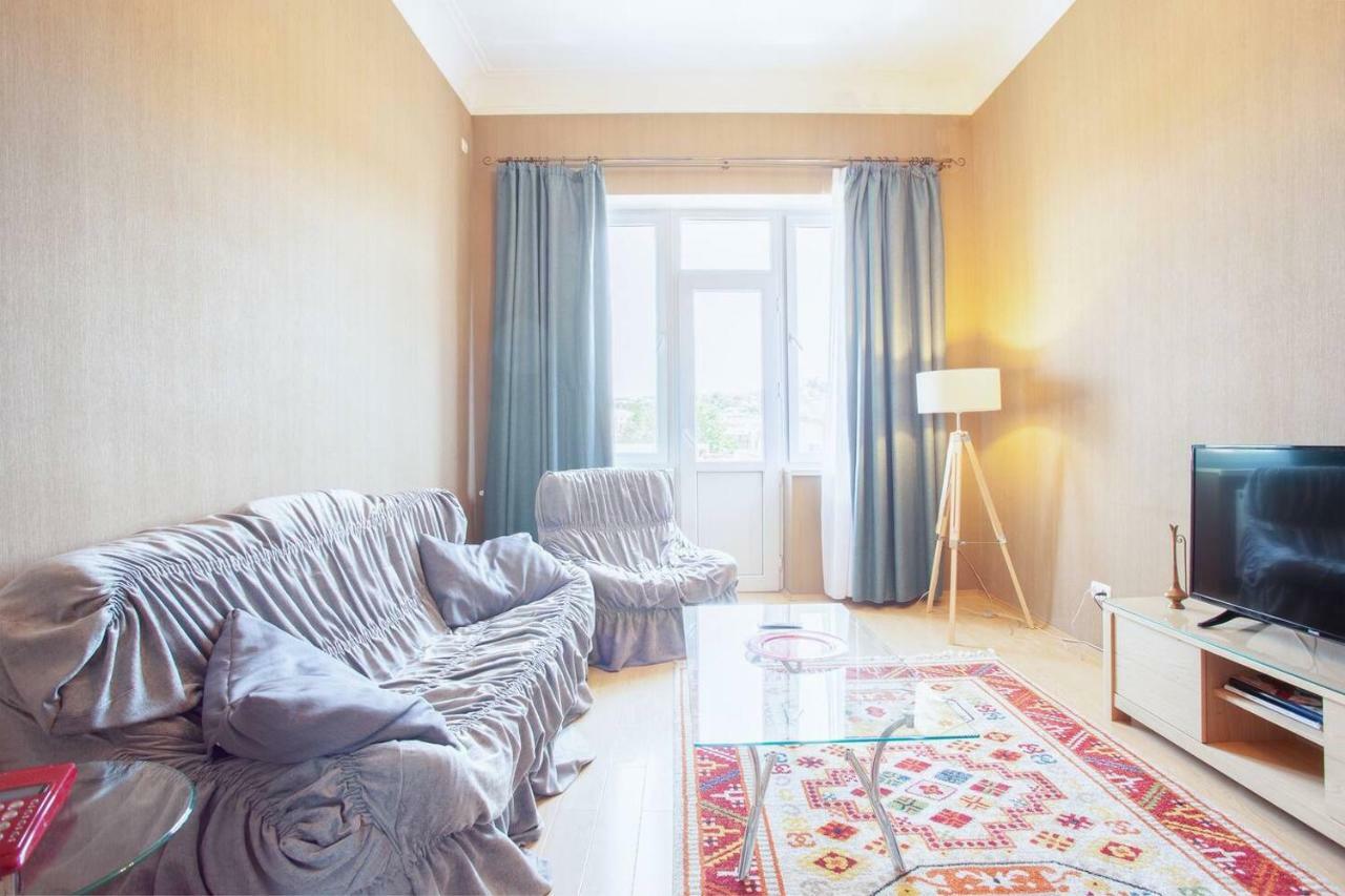 Wehost Apartment On A Colorful Street Tbilisi Esterno foto