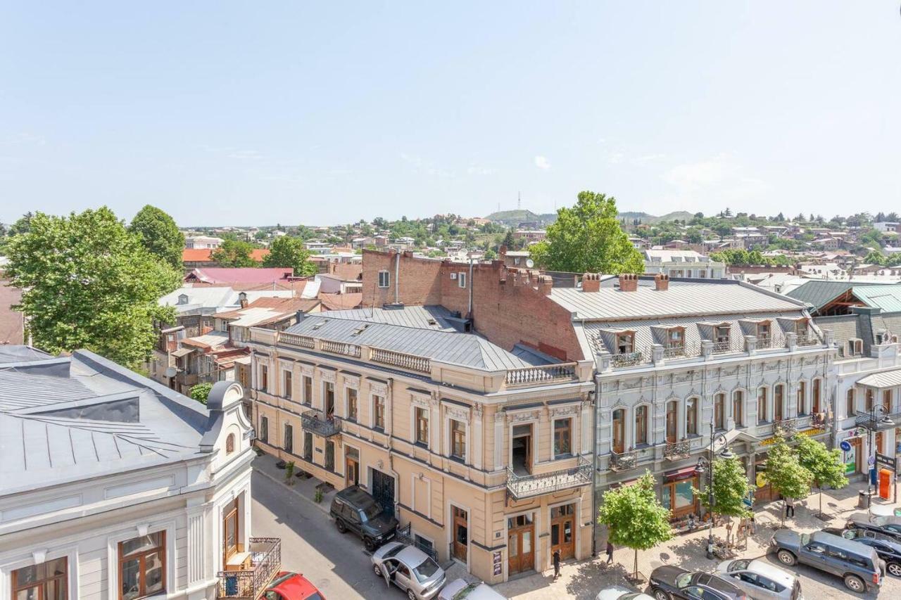 Wehost Apartment On A Colorful Street Tbilisi Esterno foto
