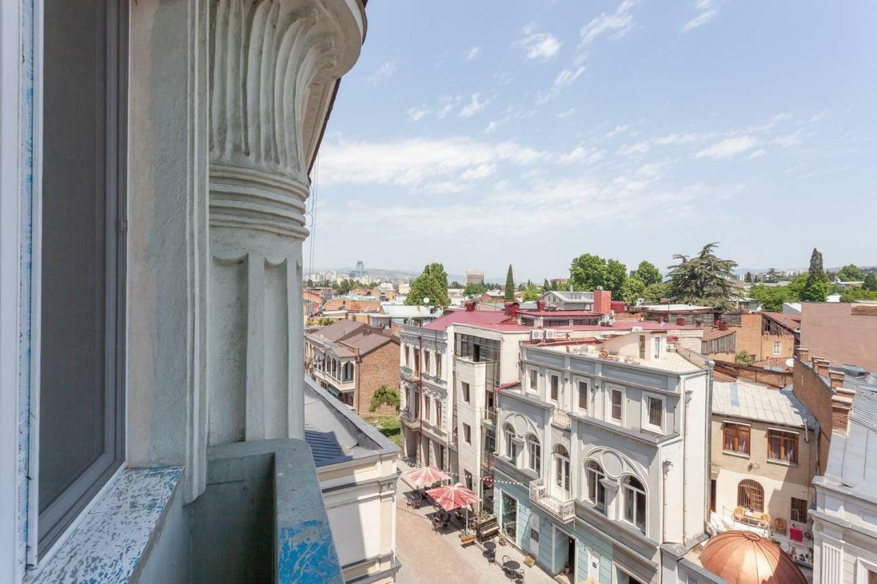 Wehost Apartment On A Colorful Street Tbilisi Esterno foto