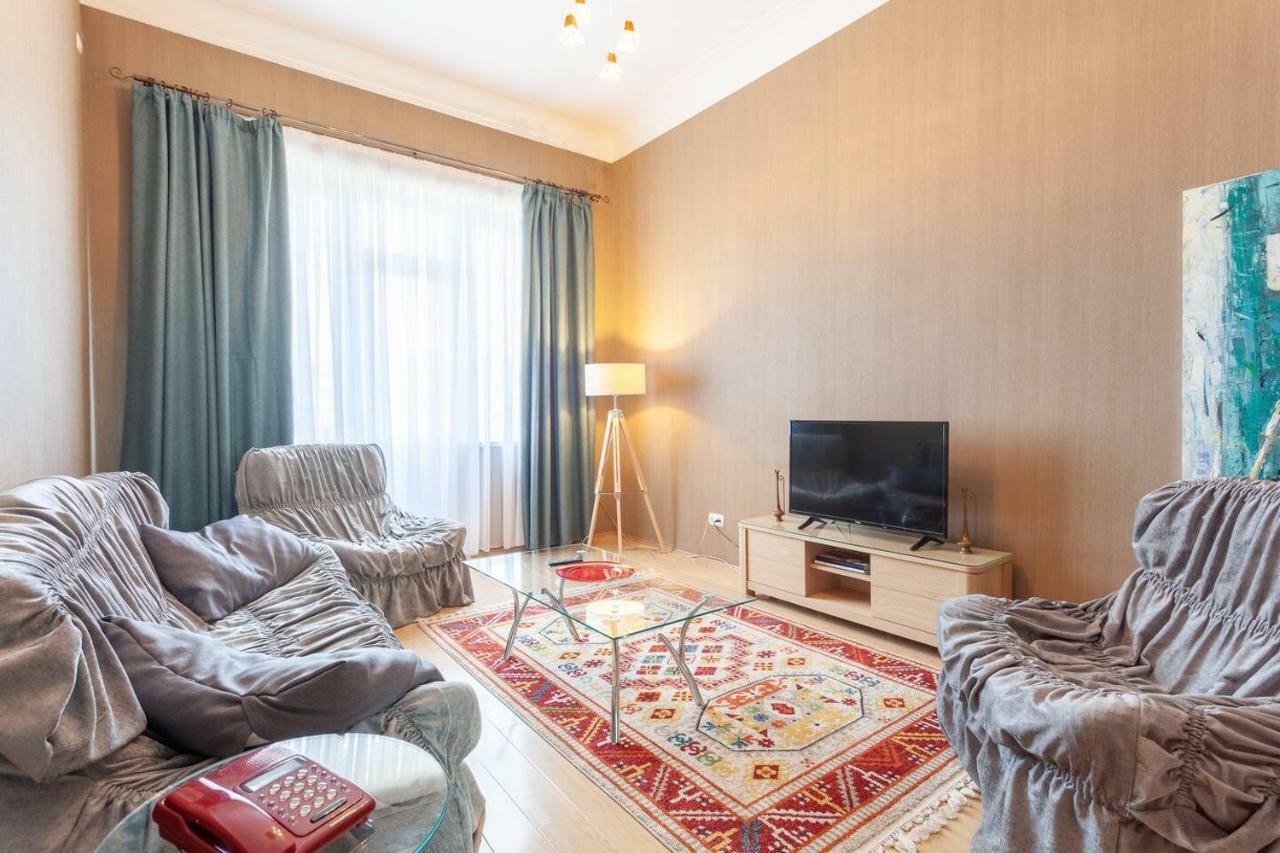 Wehost Apartment On A Colorful Street Tbilisi Esterno foto