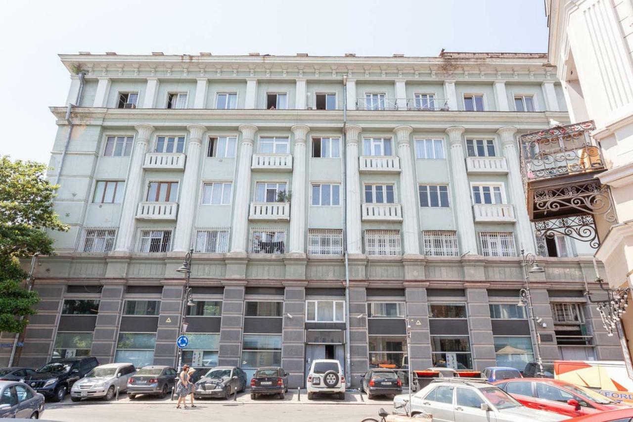Wehost Apartment On A Colorful Street Tbilisi Esterno foto